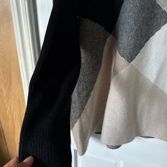 Joseph A Black and Gray Cowl Neck Sweater with Modern Design - Picture 5 of 8